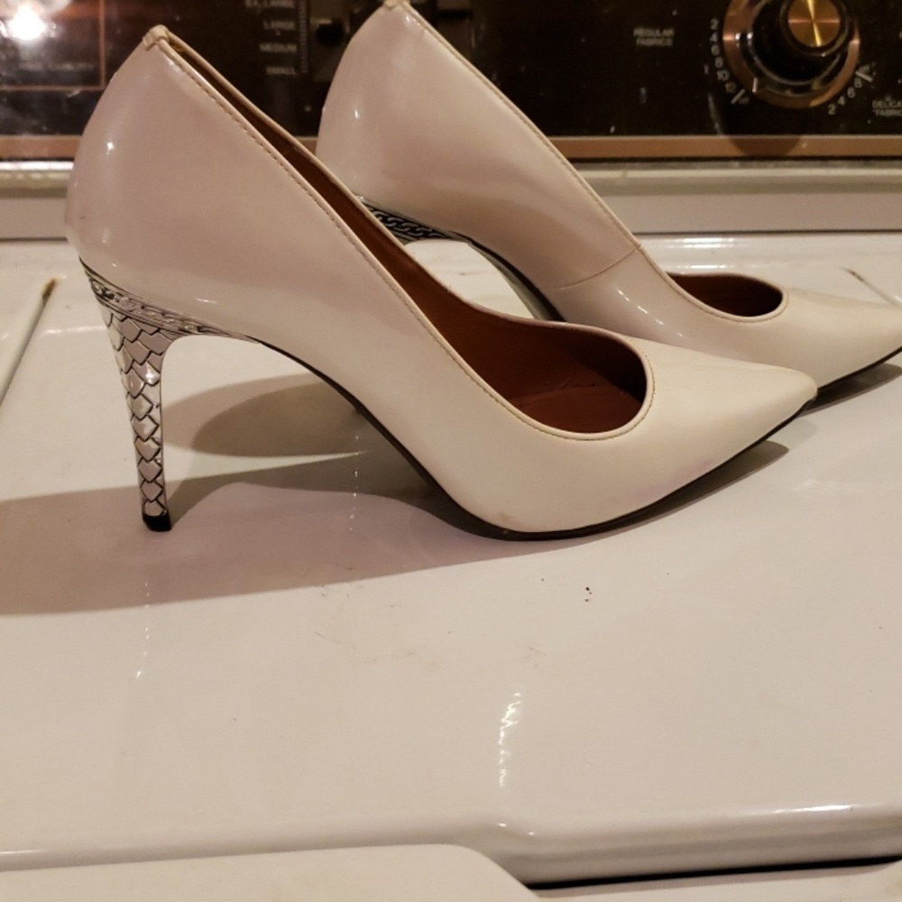 Metallic heeled patent white pumps